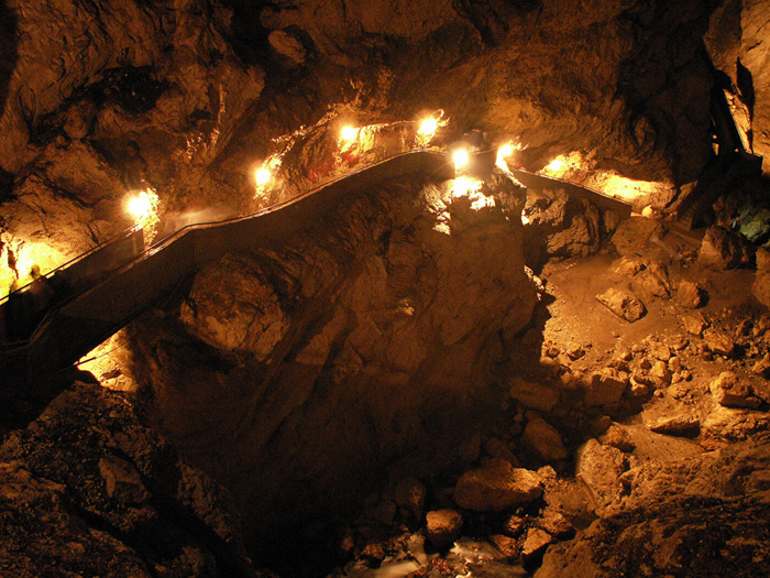 100 национални туристически обекта : Пещера  Дяволско гърло: cнимка 2